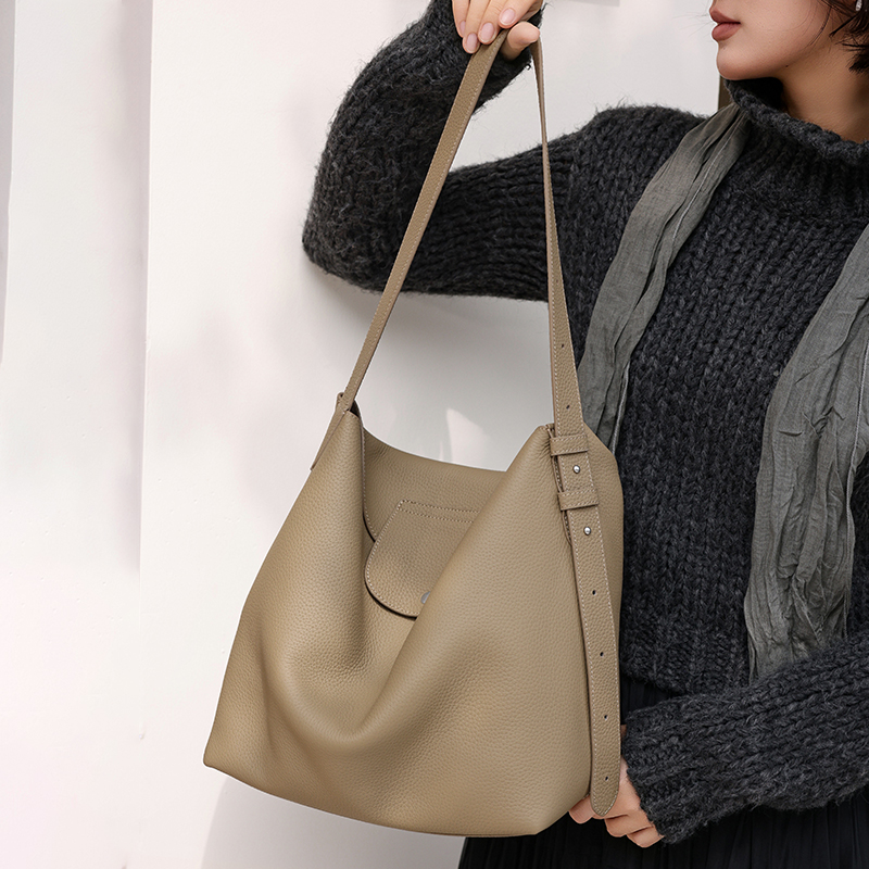 Roomy Water-resistant Full Gra - огляд і ціна Women Bags 2026 Trends