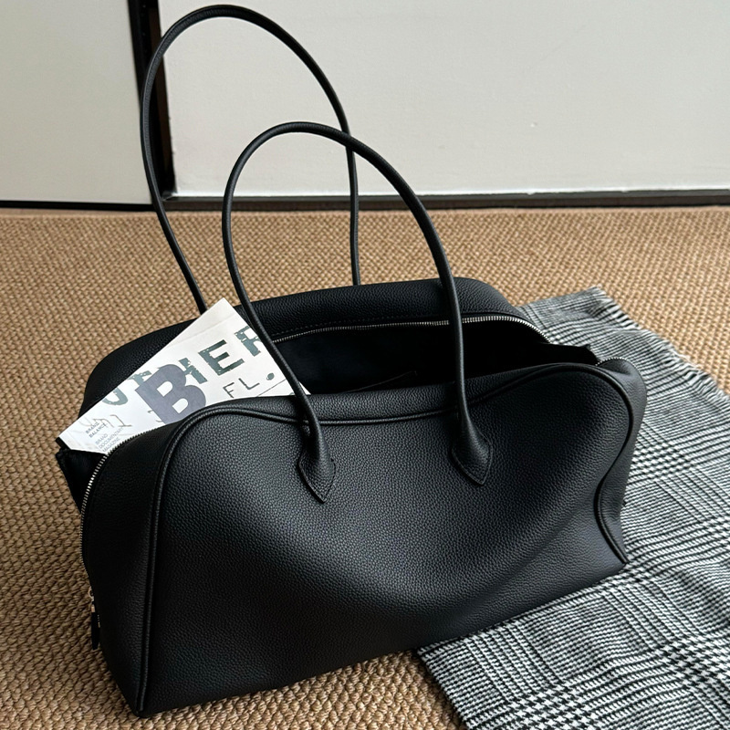 Black Soft Leather Boston Tote - огляд і ціна Women Bags 2026 Trends