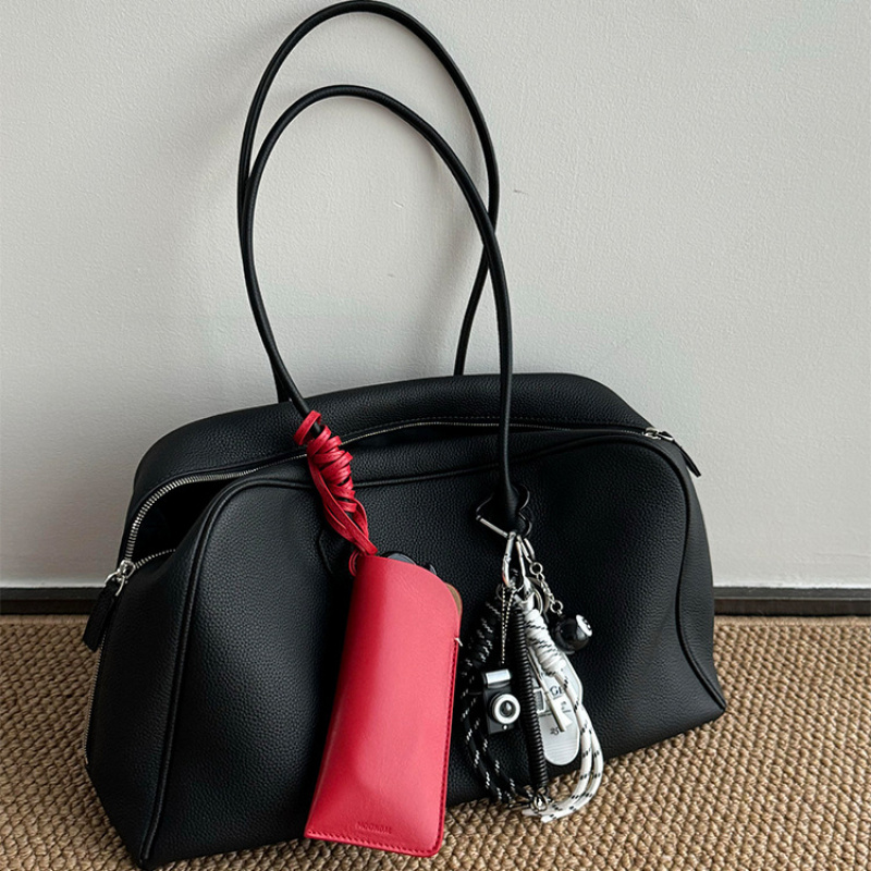 Black Soft Leather Boston Tote - огляд і ціна Women Bags 2026 Trends
