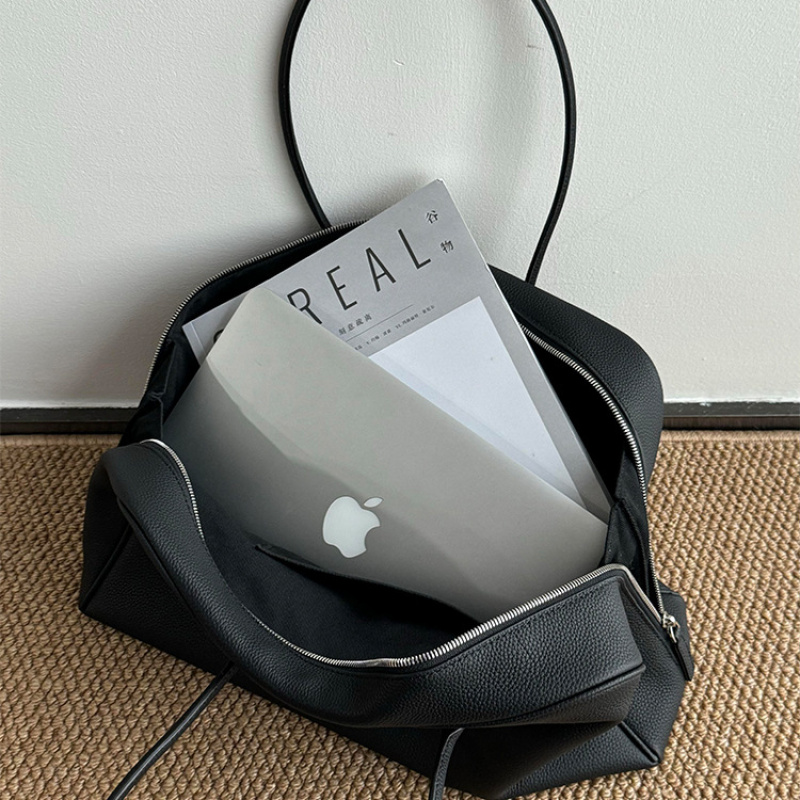 Black Soft Leather Boston Tote - огляд і ціна Women Bags 2026 Trends