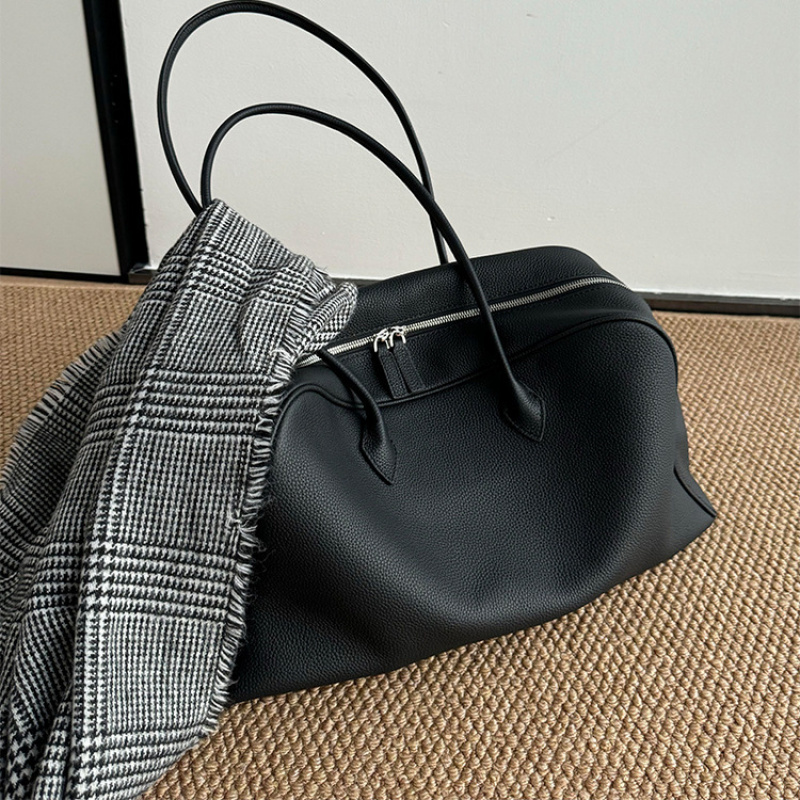 Black Soft Leather Boston Tote - огляд і ціна Women Bags 2026 Trends